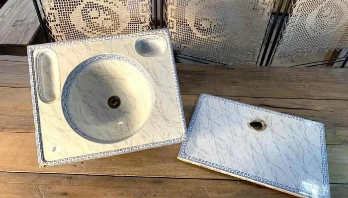 Pileta Francesa De Baño 0,48 X 0,40 Y Panoplia 0,48 X 0,33 En Mayolica