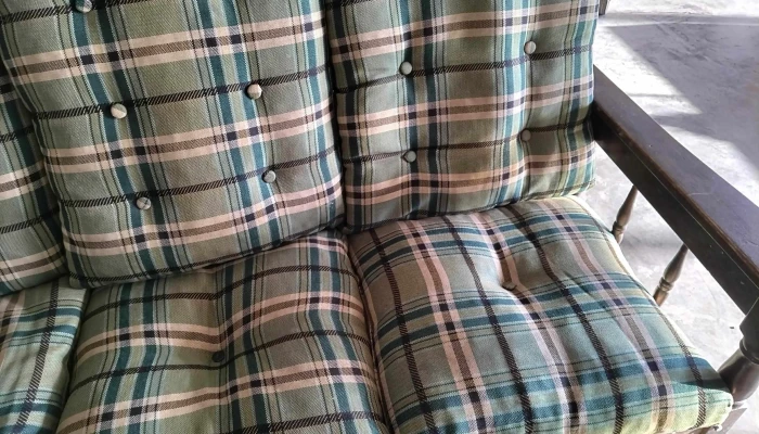 r juego de living 3 + 1 + 1 estructura en madera con almohadones