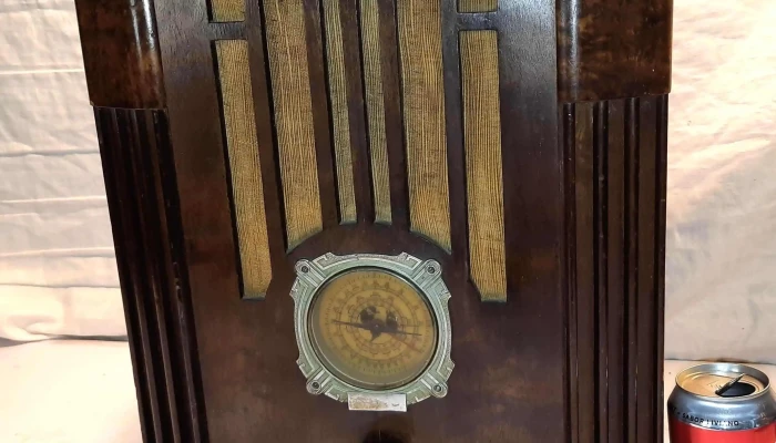 Radio antigua madera Art Deco Rola