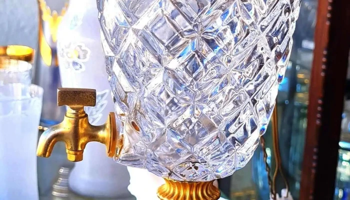 Recipiente  dispensador licor vidrio y metal 39 cm altura