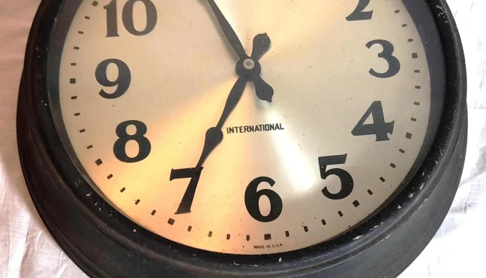Reloj Antiguo De Estacion Ferrocarril In 2 - 17-06-2021