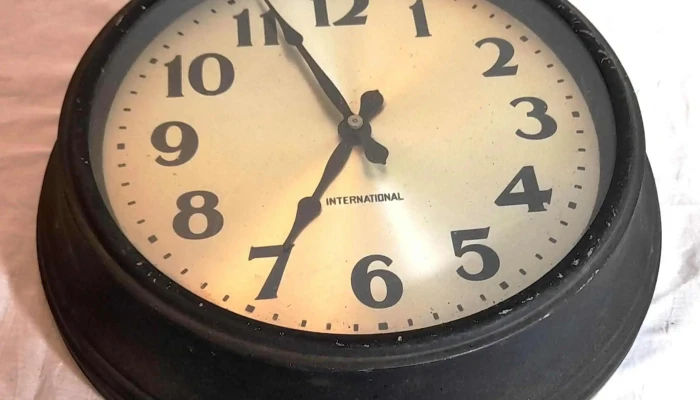 Reloj antiguo de estación Ferrocarril ingles en chapa