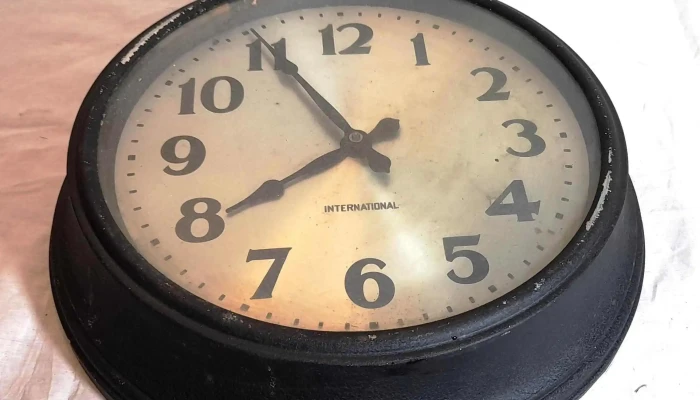 Reloj antiguo de estación Ferrocarril ingles en chapa