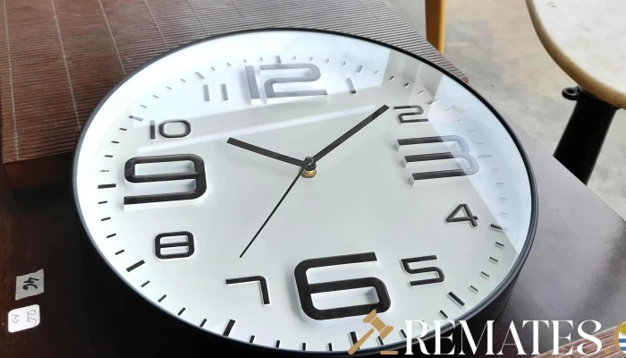 Reloj Circular Fondo Rojo Numeros Negros -  6 - 17-06-2021