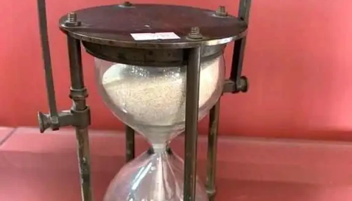 Reloj De Arena en Bronce (0,17 alto x 0,10 diámetro)