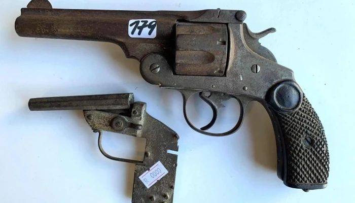 Revolver Hnos Orbea Cacha De Madera (0,25) Y Pequeño Revolver Doble Caño Incompleto