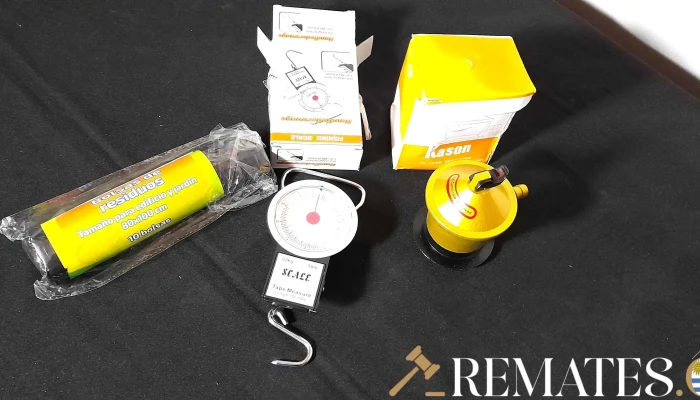 rollo de 10 bolsas  residuos, balanza y válvula de garrafa