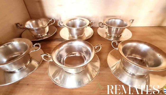 Seis tazas para consomé en metal EPNS,con platillos