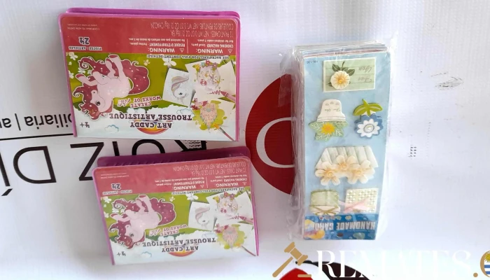 set de 12 stiker y 2 cajas de pinturas