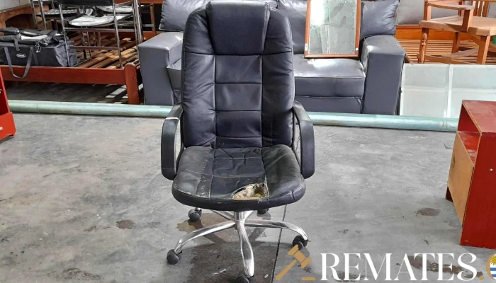 silla de escritorio con tapizado a la vista