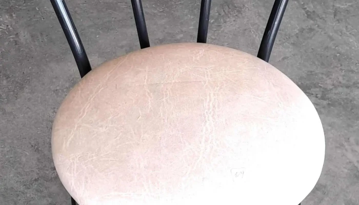 silla de hierro tapizado rosa