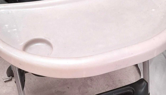silla de plastico para darle de comer al bebe