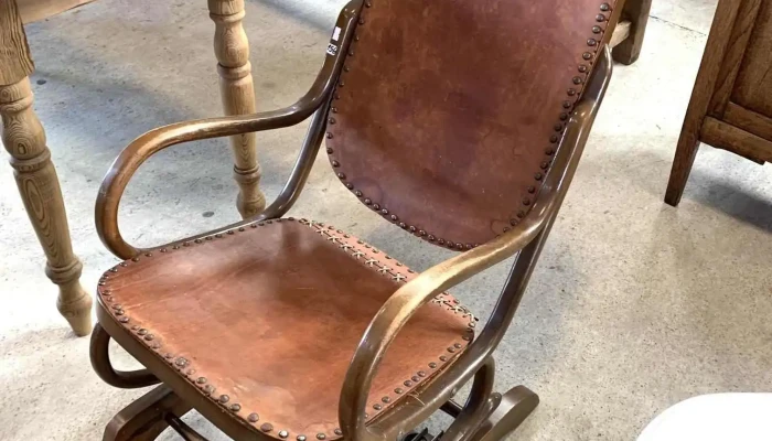 Sillon Mecedor Tapizado En Cuero