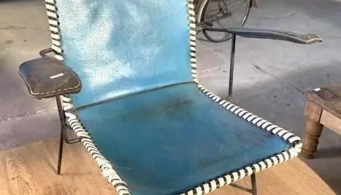 Sitial En Hierro Con Reposabrazos Tapizado
