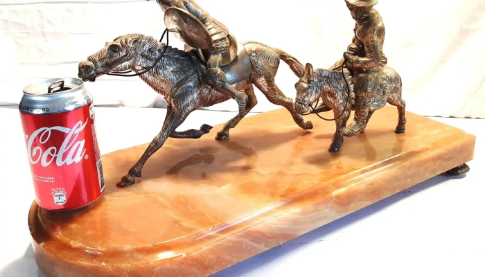 Soberbio grupo Don Quijote y Sancho Panza cabalgando base mármol años 1930