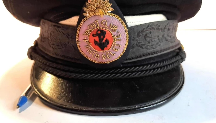 Sombrero De Yacht Club Con 4 Medallas De 1 - 05-06-2021