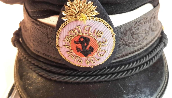 Sombrero De Yacht Club Con 4 Medallas De 3 - 05-06-2021