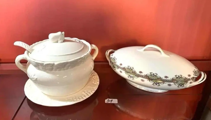 Sopera  Y Una Guisera Tapa Con Averia