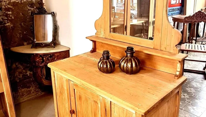 Toilette antiguo en pino viejo