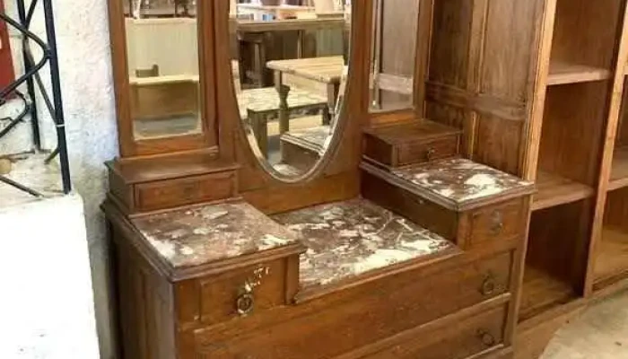 Toilette En Roble Con Espejo Triptico Biselados Con Marmol 1,10 X 0,48 X 1,80 Alto