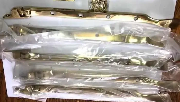 Trabas Para Cortinas En Bronce Con Tornillos De 26 Cms