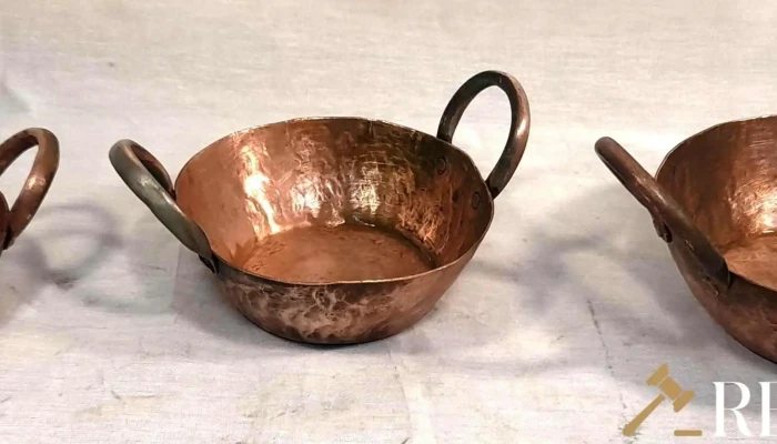 Tres cazuelas de cobre