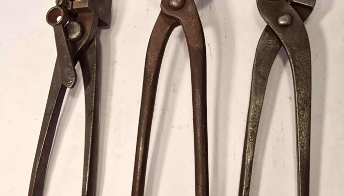 Tres herramientas antiguas