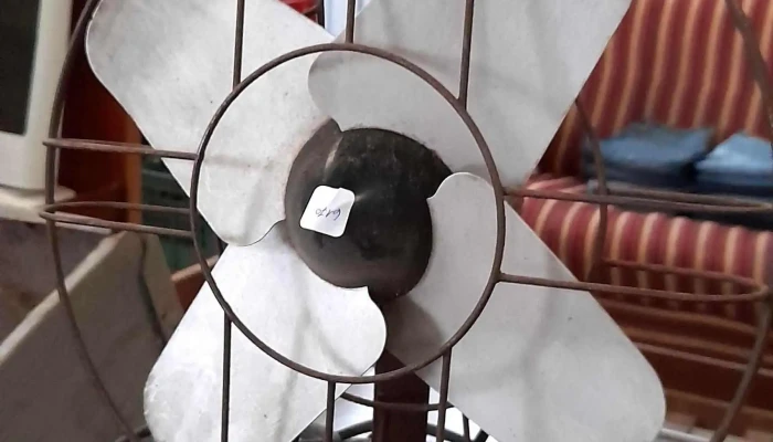 ventilador de hierro antiguo de mesa