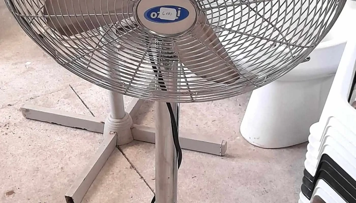 Ventilador De Pie Funcionando Color Crom 1 - 17-06-2021