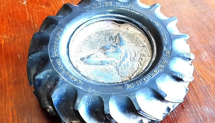 Viejo cenicero cubierta tractor de la ya desparecida Funsa